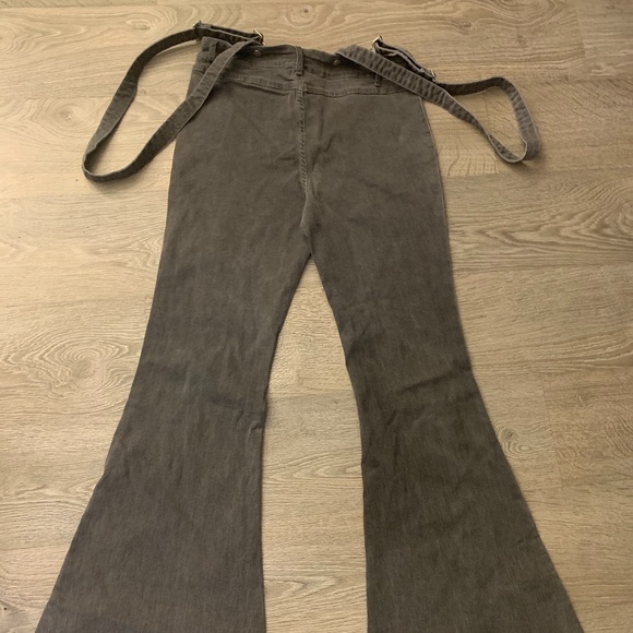 Fashion Nova Flared Grey Jeans - Picture 3 of 3